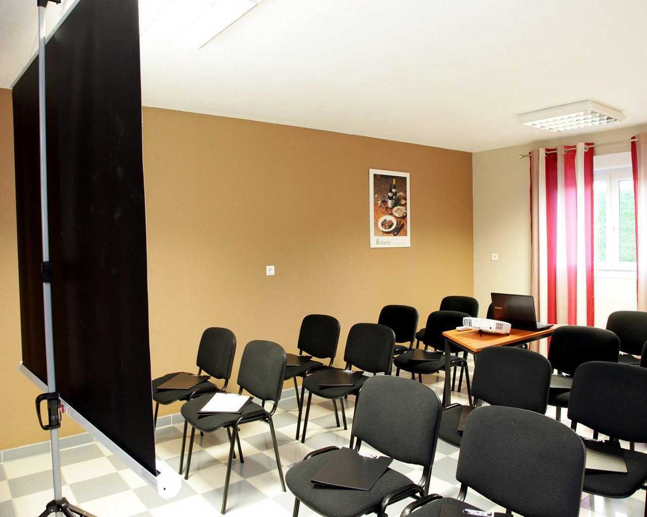 The Originals City, Hotel Парай-ле-Мониал Бизнес снимка